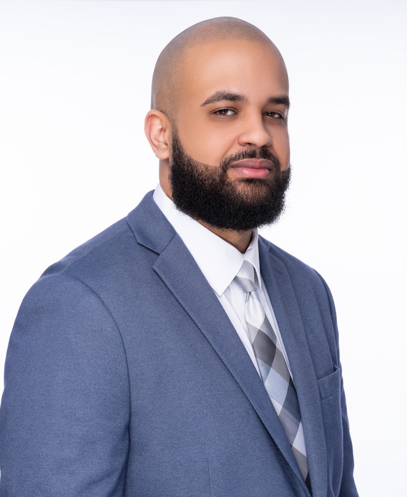Portrait of real estate advisor Manny Pantaleon