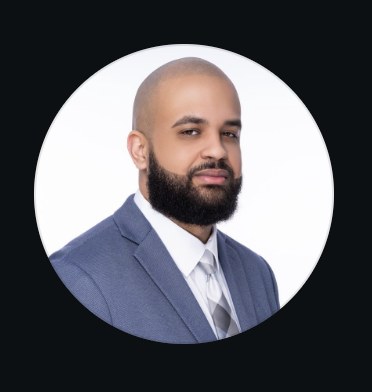 Portrait of real estate advisor Manny Pantaleon